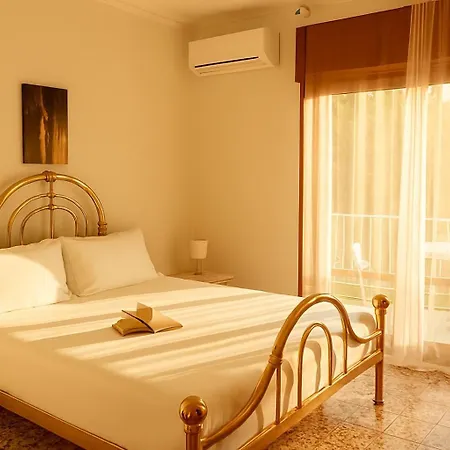 Exclusive Large 3 Bed With Pool Apartment *