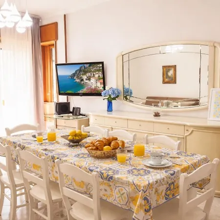 Exclusive Large 3 Bed With Pool * Sorrent
